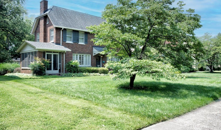 916 Audubon Pkwy, Audubon Park, KY 40213 - 4 Beds, 3 Bath