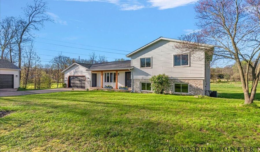 9095 76th St SE, Alto, MI 49302 - 4 Beds, 3 Bath