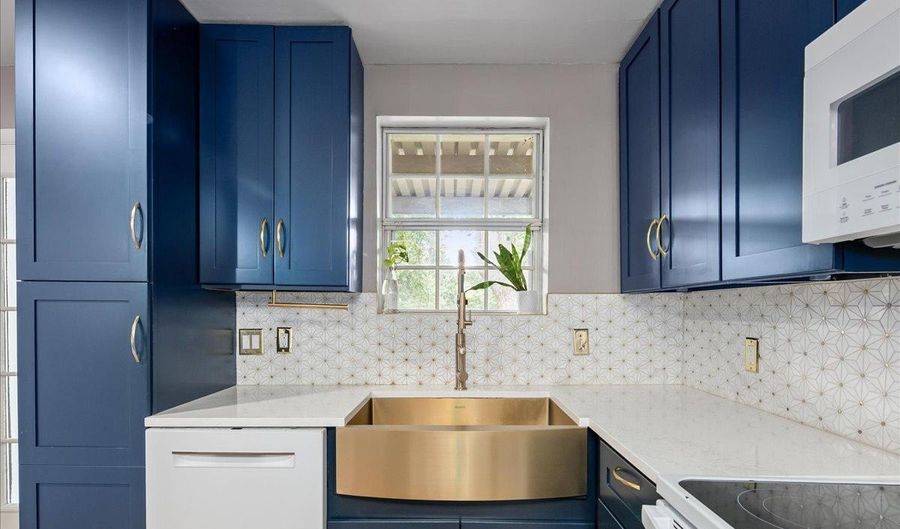 2833 S WAKEFIELD St C, Arlington, VA 22206 - 2 Beds, 1 Bath