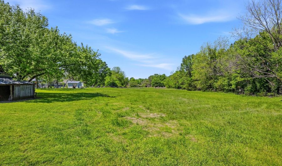 335 E Cofield St, Aurora, MO 65605 - 3 Beds, 2 Bath