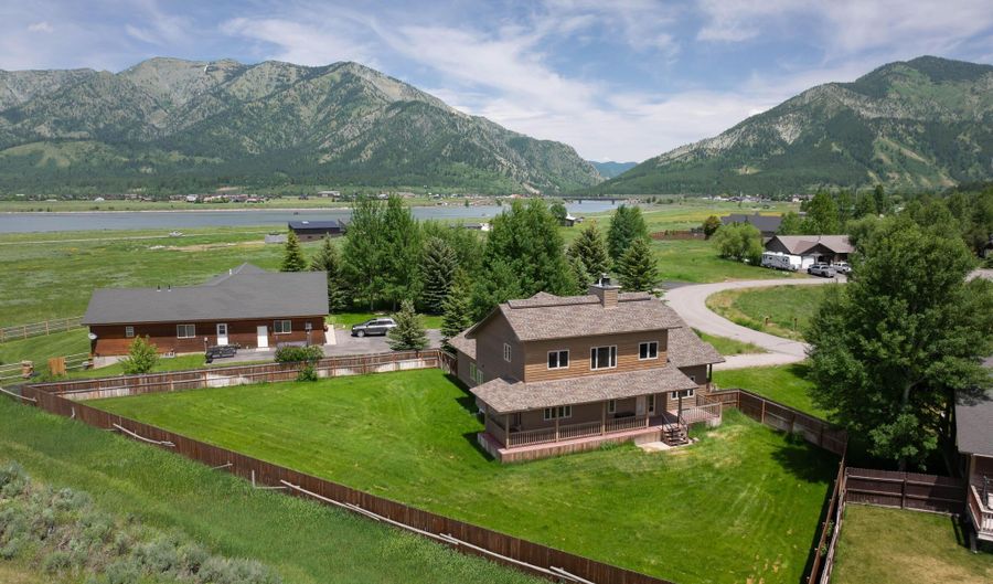708 PALISADES Ln, Alpine, WY 83128 - 3 Beds, 2 Bath