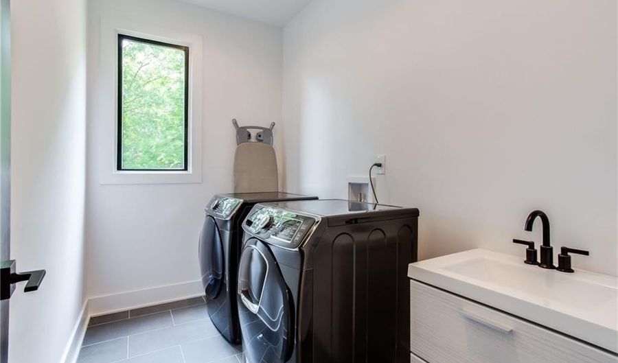 1268 Arkwright Pl SE, Atlanta, GA 30317 - 4 Beds, 3 Bath