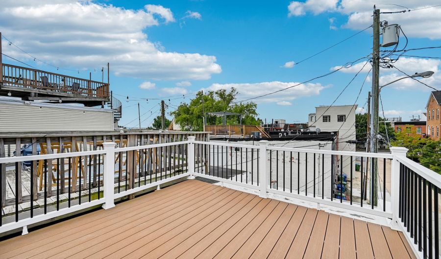 820 S HIGHLAND Ave, Baltimore, MD 21224 - 2 Beds, 3 Bath