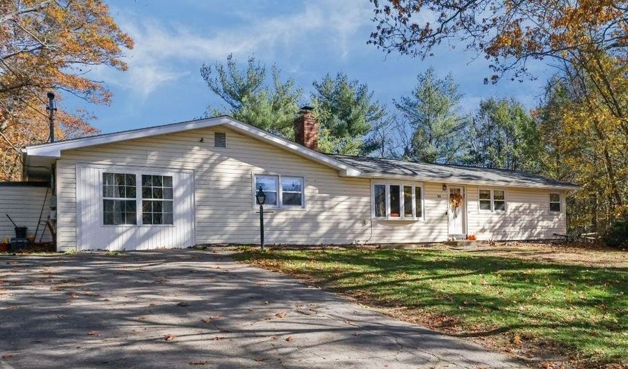 50 Circledale Dr, Cumberland, RI 02864 - 3 Beds, 2 Bath