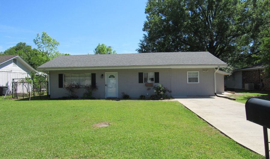 1102 Poplar St, Amory, MS 38821 - 2 Beds, 1 Bath