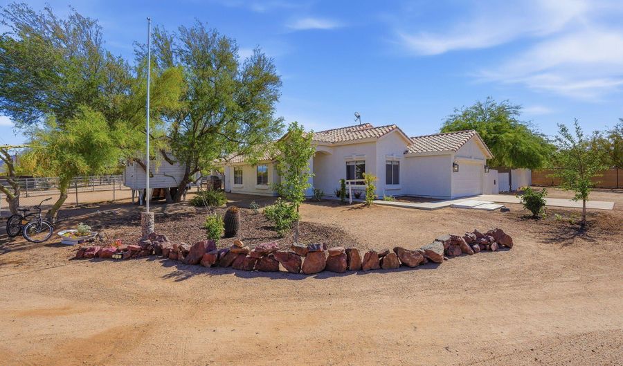 6610 E DIXILETA Dr, Cave Creek, AZ 85331 - 3 Beds, 2 Bath