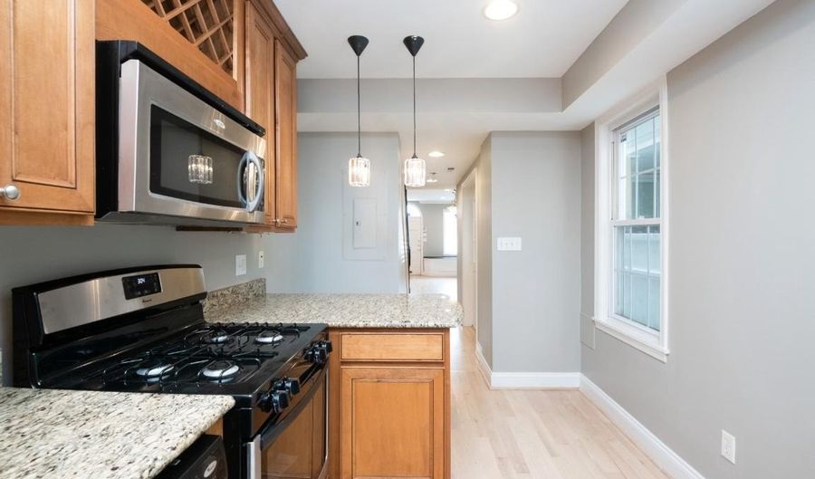 520 S BETHEL St, Baltimore, MD 21231 - 3 Beds, 2 Bath