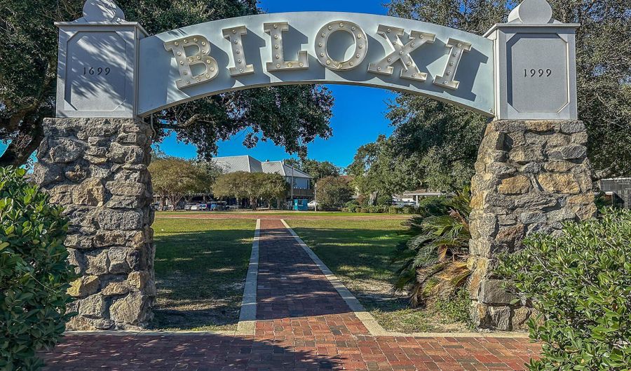 782 Water St, Biloxi, MS 39530 - 8 Beds, 6 Bath