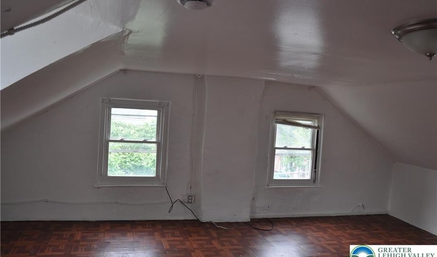 146 11th St, Allentown, PA 18102 - 2 Beds, 4 Bath