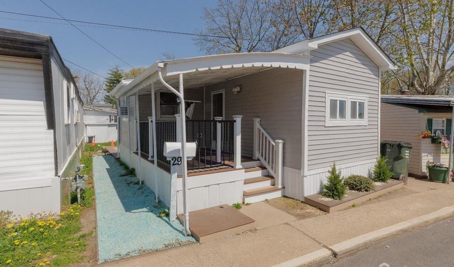 29 Freddie Ave, Avenel, NJ 07001 - 2 Beds, 1 Bath