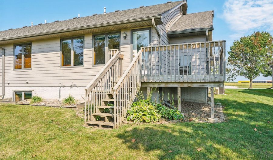 1046 8th St SE, Altoona, IA 50009 - 3 Beds, 3 Bath