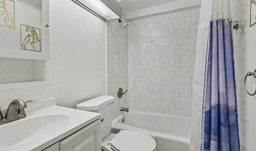 6606 PARK HEIGHTS Ave 507, Baltimore, MD 21215 - 2 Beds, 2 Bath
