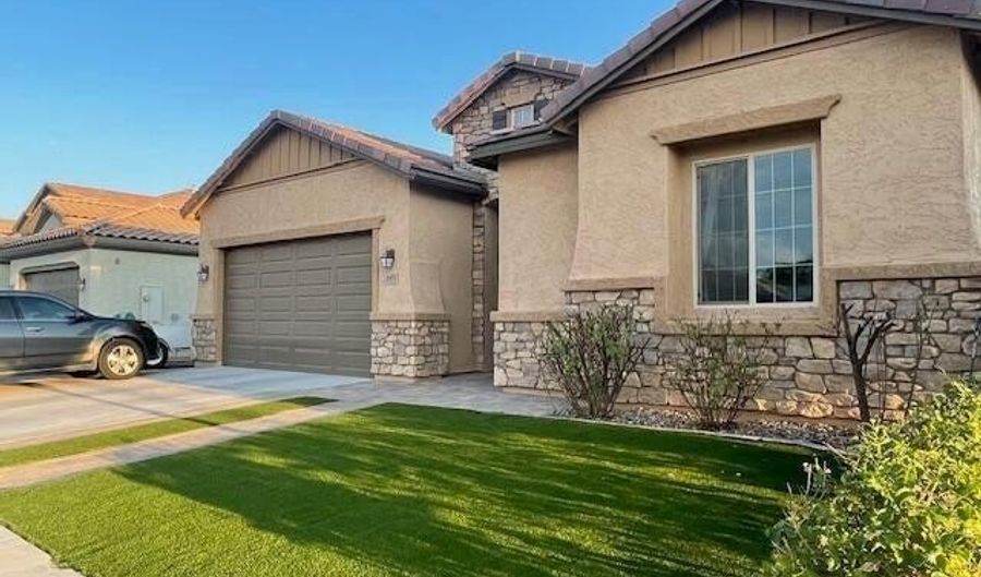 1911 E HORSESHOE Dr, Chandler, AZ 85249 - 4 Beds, 4 Bath