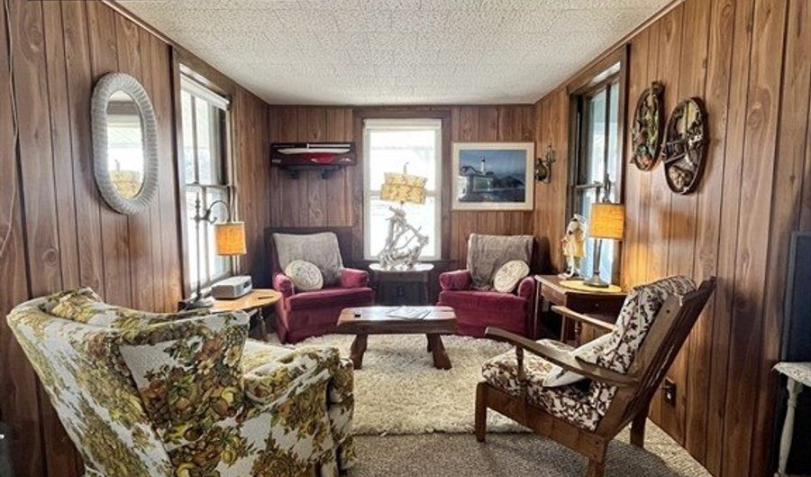 9 Parkview Ave, Beverly, MA 01915 - 3 Beds, 2 Bath