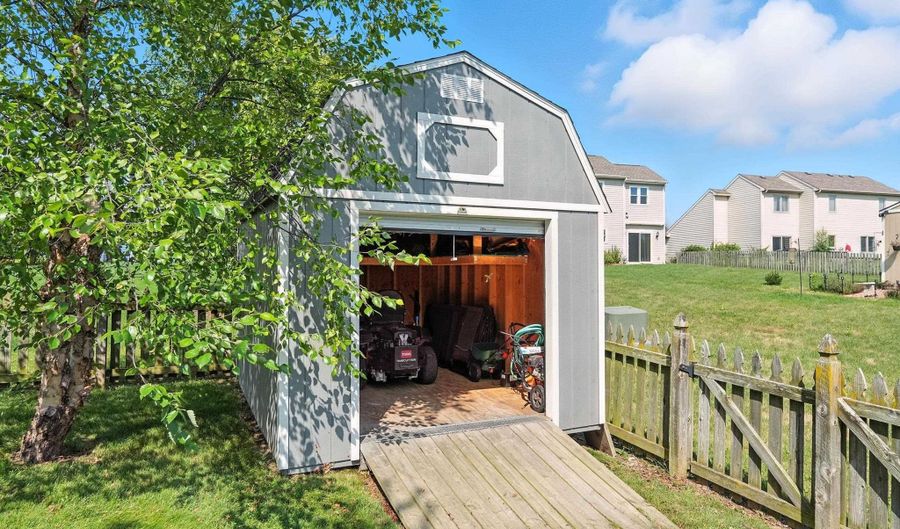 312 Canyon Dr, Auburn, IN 46706 - 3 Beds, 3 Bath