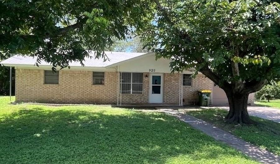 920 Jory St, Hico, TX 76457 - 3 Beds, 2 Bath