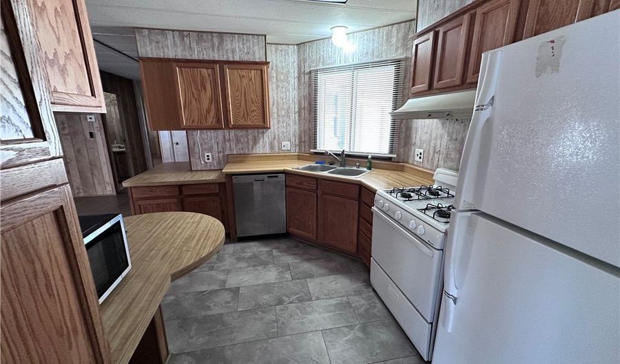 724 Citrus St, Bullhead City, AZ 86442 - 2 Beds, 2 Bath