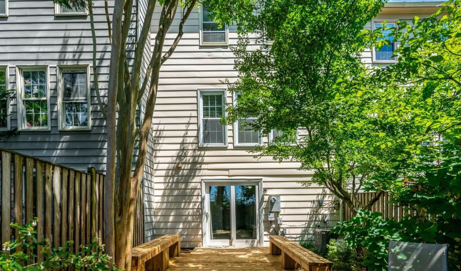 7580 BLANFORD Ct, Alexandria, VA 22315 - 2 Beds, 3 Bath