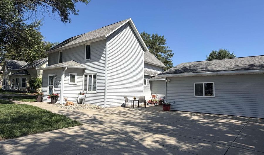 206 Dunlap St, Arcadia, IA 51430 - 4 Beds, 2 Bath