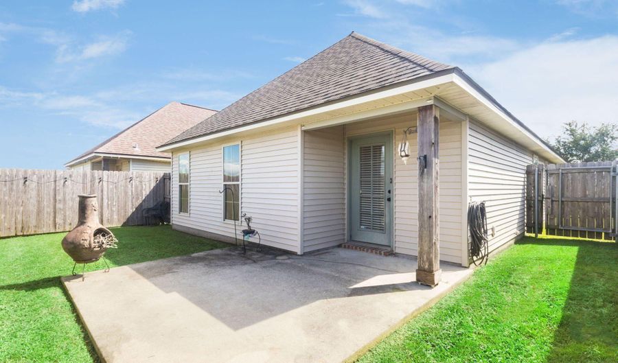 121 Acacia Ln, Abbeville, LA 70510 - 3 Beds, 2 Bath