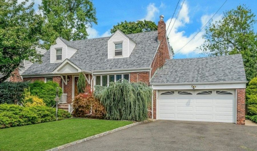 34 Berkeley Ave, Belleville, NJ 07109 - 4 Beds, 3 Bath