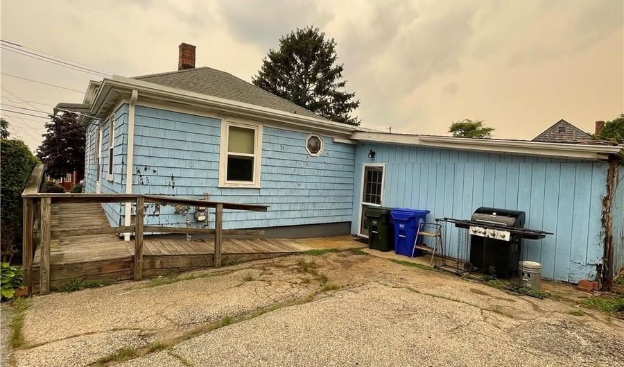 66 Sherry Ave, Bristol, RI 02809 - 3 Beds, 1 Bath