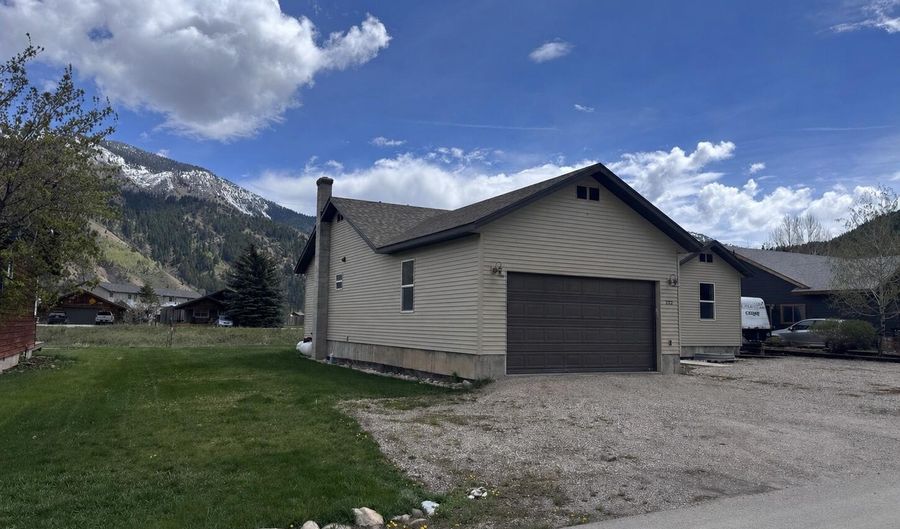 222 RIVER BENCH Rd, Alpine, WY 83128 - 5 Beds, 4 Bath