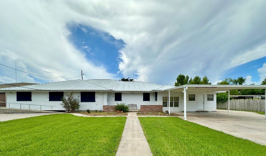 2250 River Rd, Berwick, LA 70342 - 5 Beds, 4 Bath