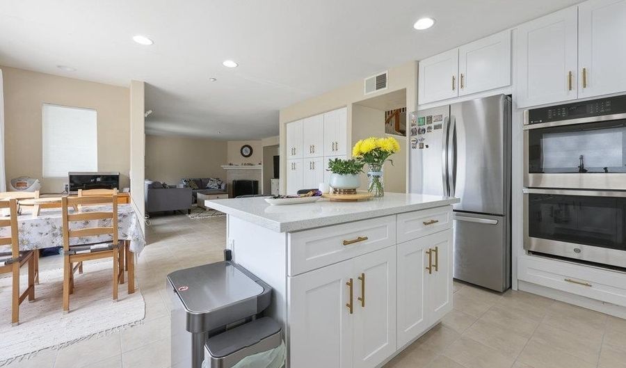 2176 Pointe Pkwy, Spring Valley, CA 91978 - 5 Beds, 3 Bath