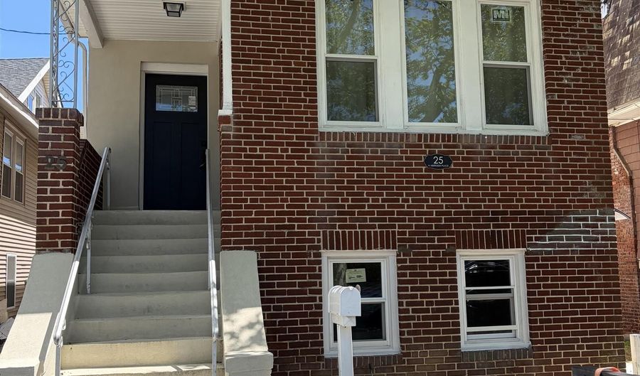 25 N Aberdeen Pl, Atlantic City, NJ 08401 - 5 Beds, 4 Bath