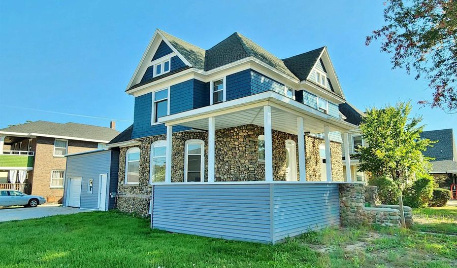 236 E Center St, Alma, MI 48801 - 3 Beds, 2 Bath