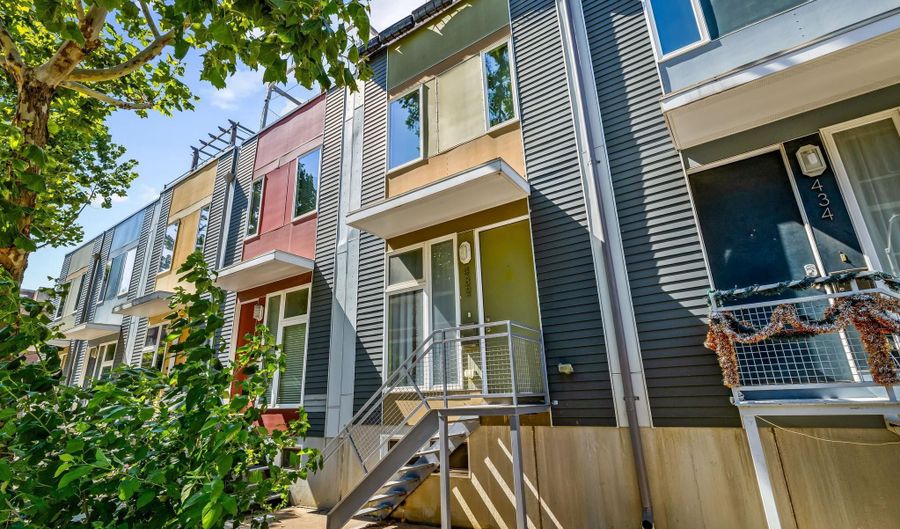 432 E OLIVER St, Baltimore, MD 21202 - 3 Beds, 3 Bath