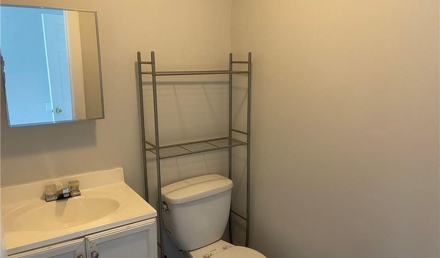 4 Brayton Ct 2L, Cumberland, RI 02864 - 3 Beds, 2 Bath
