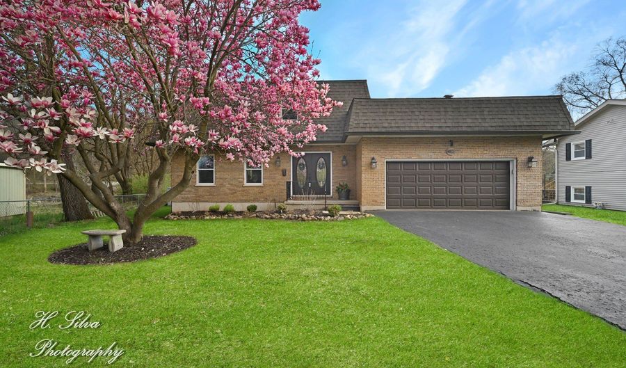 1402 Winaki Trl, Algonquin, IL 60102 - 4 Beds, 3 Bath