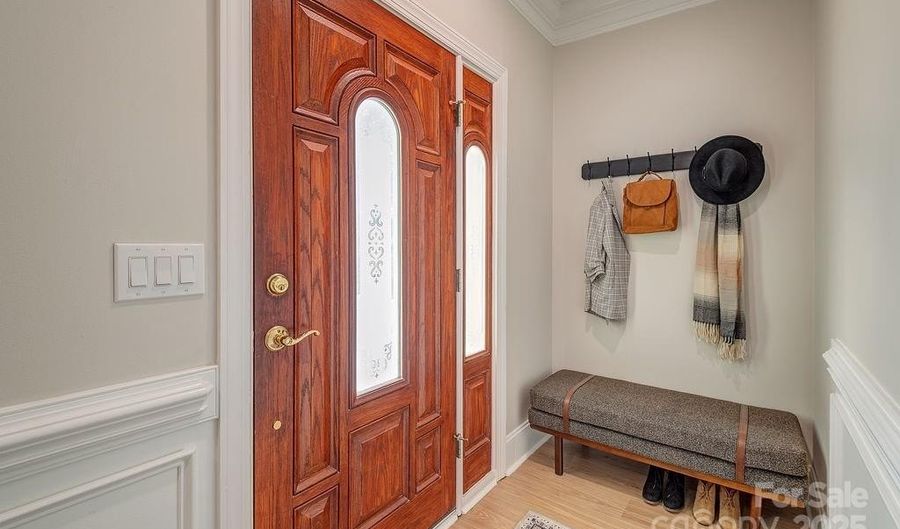 8 Flowering Cherry Dr, Asheville, NC 28805 - 4 Beds, 3 Bath