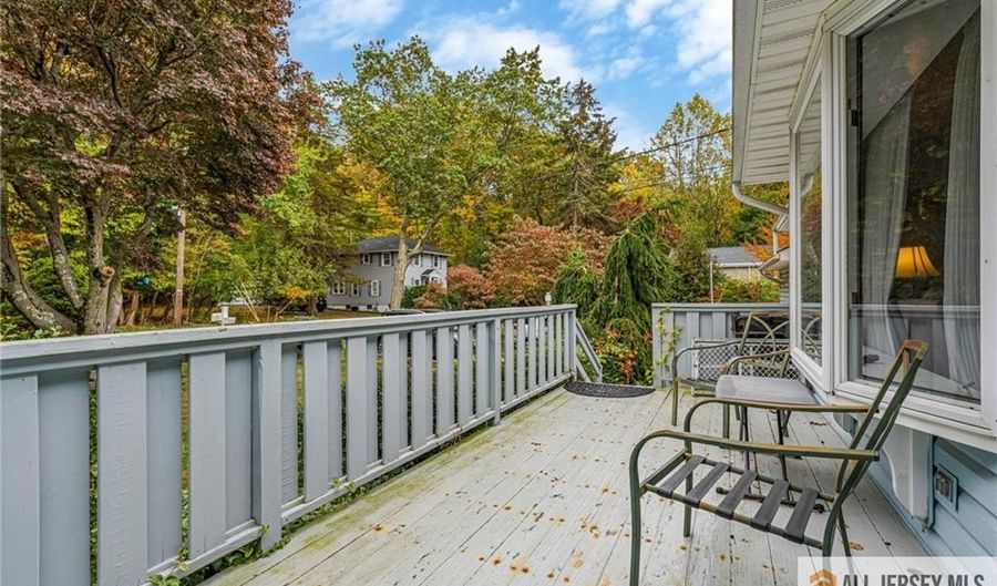 608 Raritan Ave, Atlantic Highlands, NJ 07716 - 4 Beds, 3 Bath