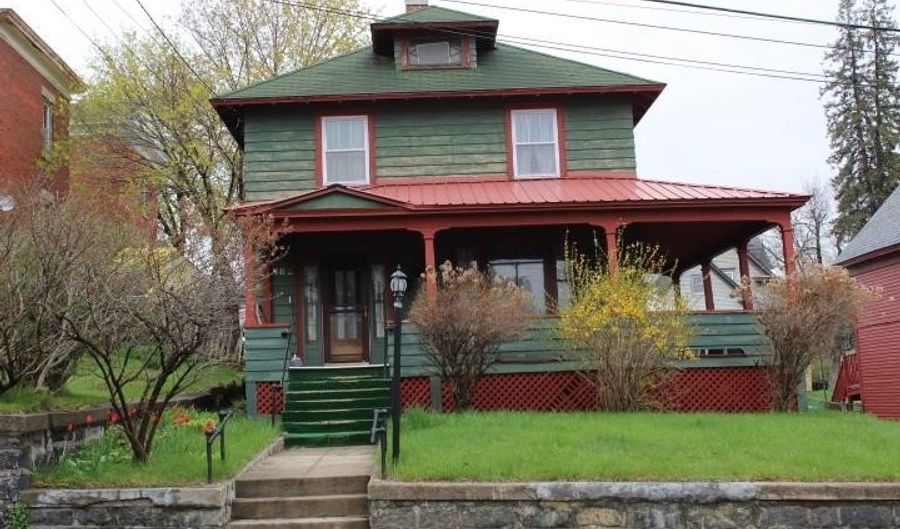 182 Madison Ave, Berlin, NH 03570 - 3 Beds, 2 Bath