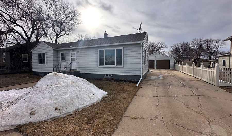 607 S 2nd St W, Baker, MT 59313 - 3 Beds, 2 Bath