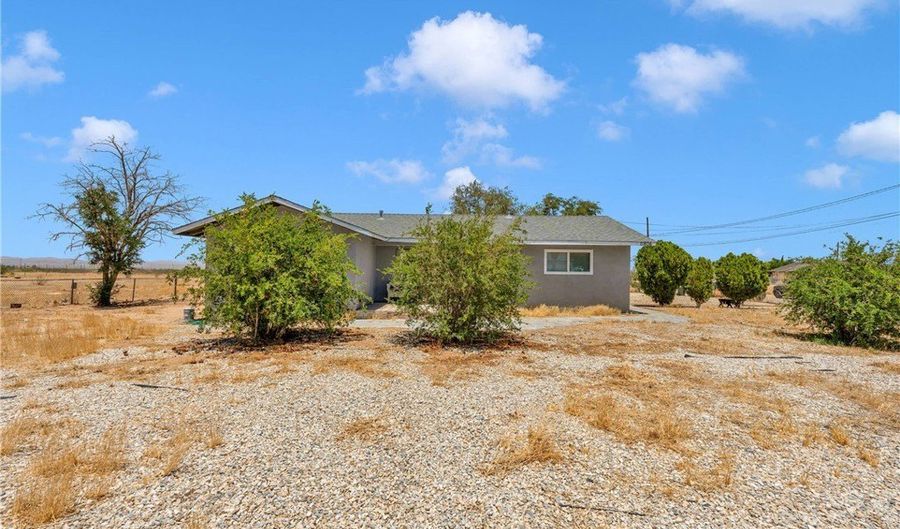 11806 Chamberlaine, Adelanto, CA 92301 - 3 Beds, 1 Bath
