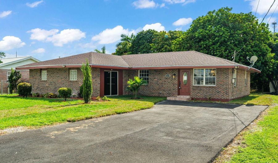200 NW 10th St, Belle Glade, FL 33430 - 5 Beds, 2 Bath