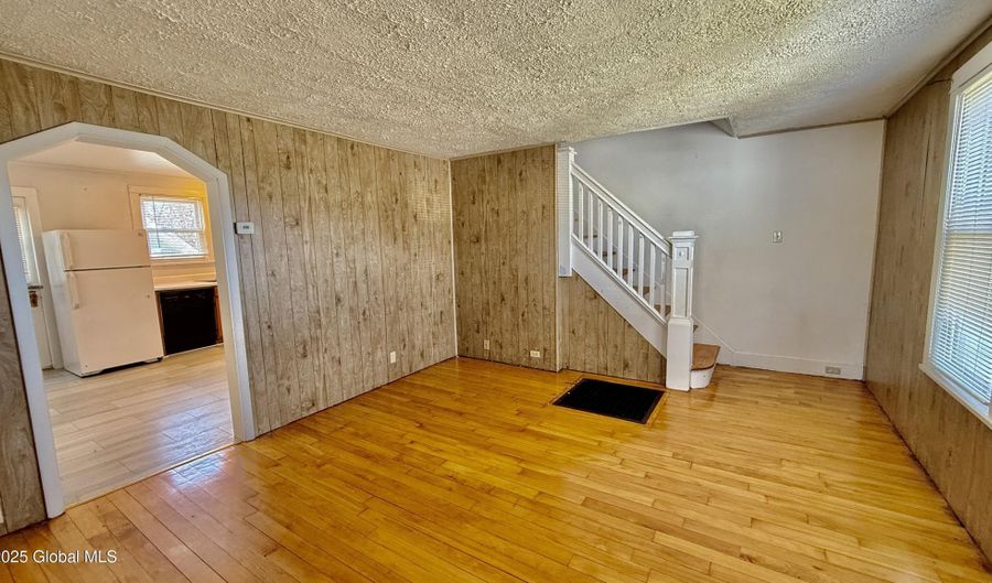 3 Hayes Pl, Amsterdam, NY 12010 - 3 Beds, 1 Bath