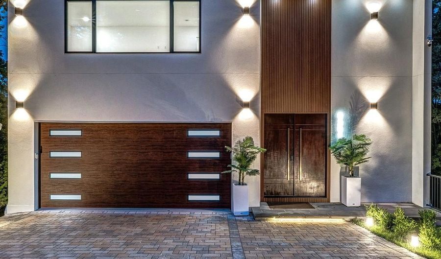 2321 N RICHMOND St, Arlington, VA 22207 - 5 Beds, 7 Bath