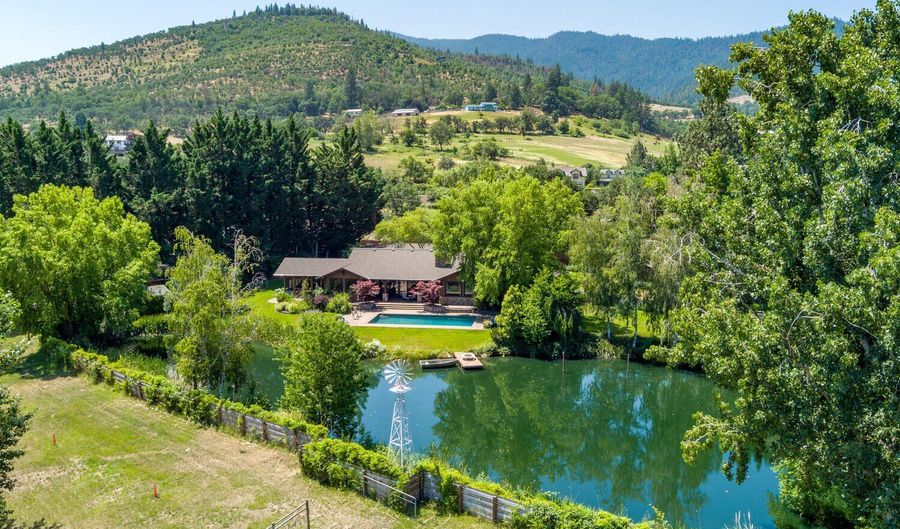 550 Crowson Rd, Ashland, OR 97520 - 3 Beds, 3 Bath