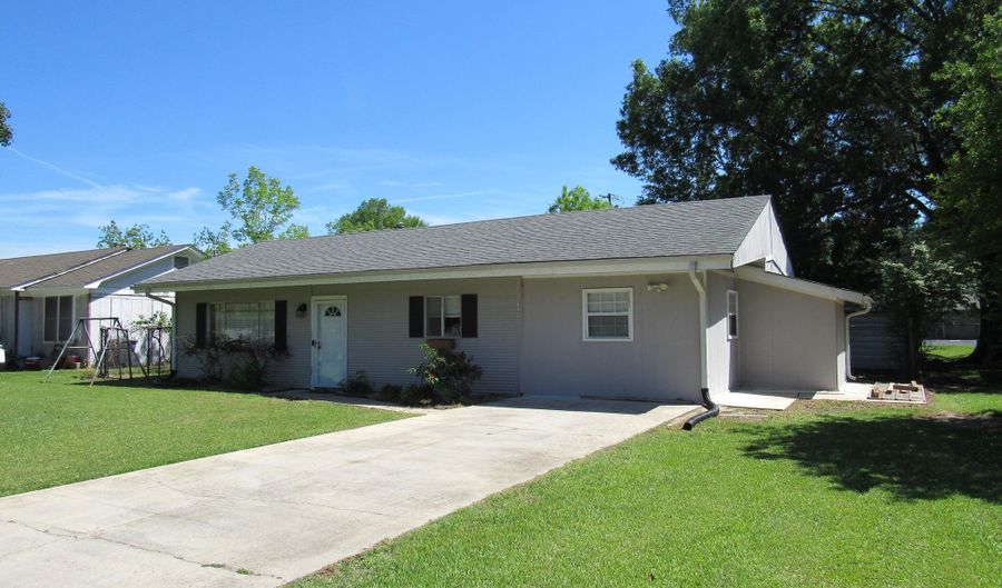 1102 Poplar St, Amory, MS 38821 - 2 Beds, 1 Bath