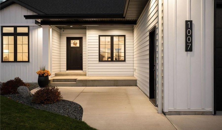 1007 28th St SW, Austin, MN 55912 - 5 Beds, 4 Bath