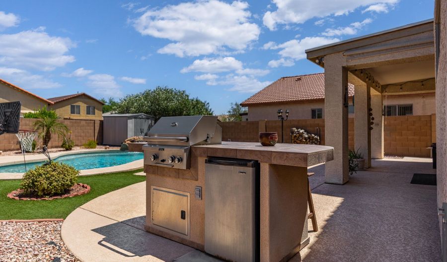 11234 W ALMERIA Rd, Avondale, AZ 85392 - 4 Beds, 3 Bath