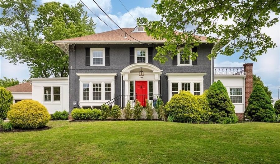 1144 Narragansett Blvd, Cranston, RI 02905 - 3 Beds, 3 Bath