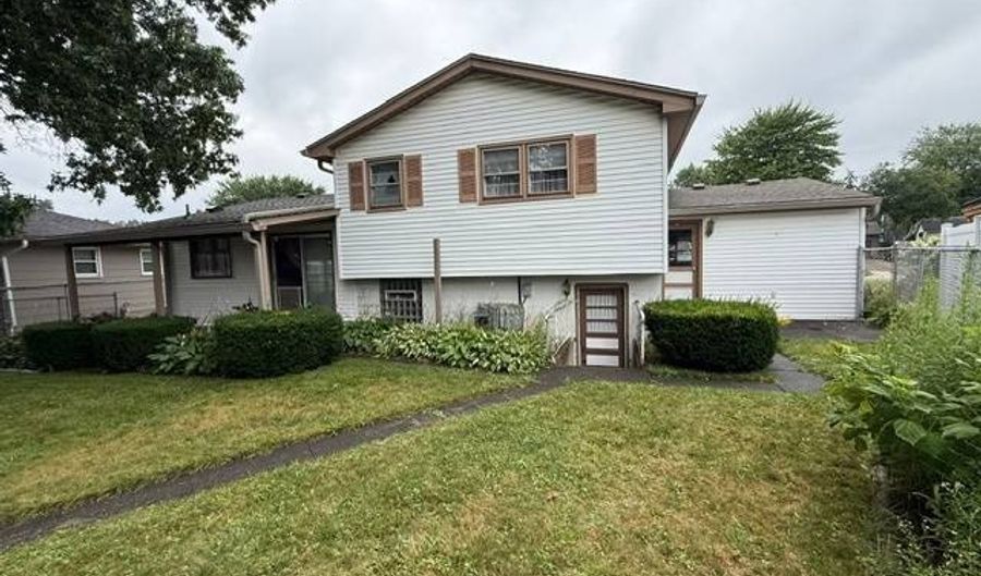 1685 Laurie Dr, Austintown, OH 44511 - 3 Beds, 2 Bath