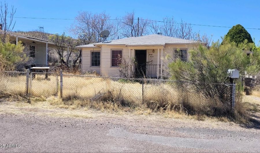 27 LOWELL Ave, Bisbee, AZ 85603 - 2 Beds, 1 Bath