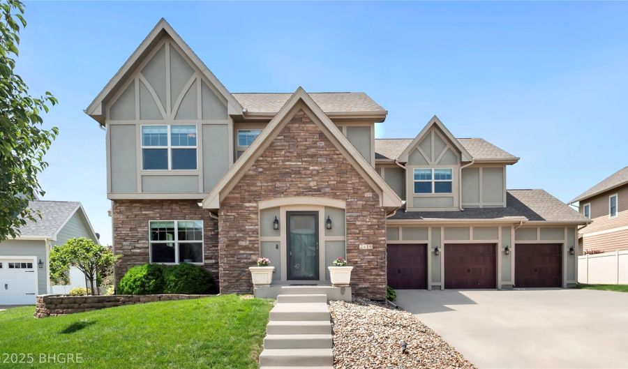 2410 SW 17th St, Ankeny, IA 50023 - 4 Beds, 4 Bath